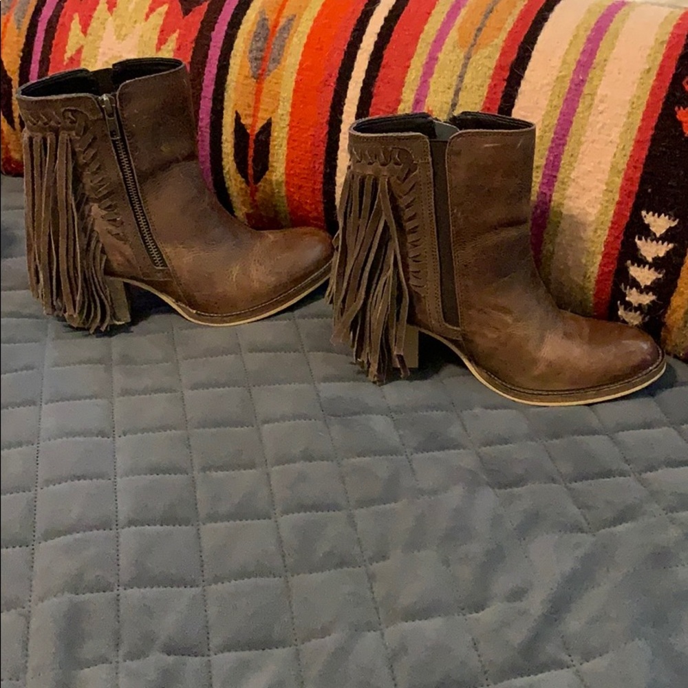 Boots - Picture 5 of 5